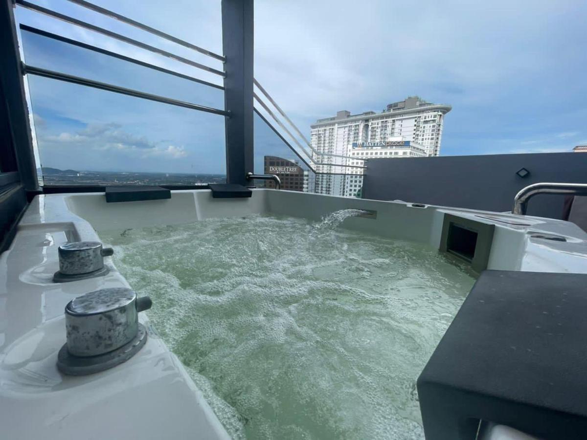 Imperio - Private Jacuzzi With Seacityview With Wifi * Malacca