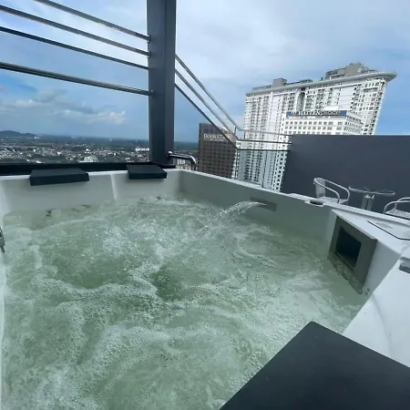 Imperio Residence Melaka - Private Jacuzzi With Seacityview Stay With Wifi Bagian luar foto