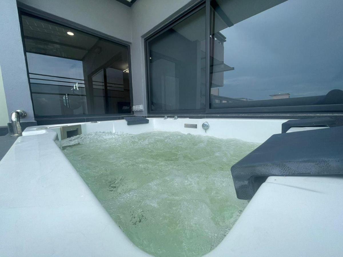 Imperio - Private Jacuzzi With Seacityview With Wifi Malacca