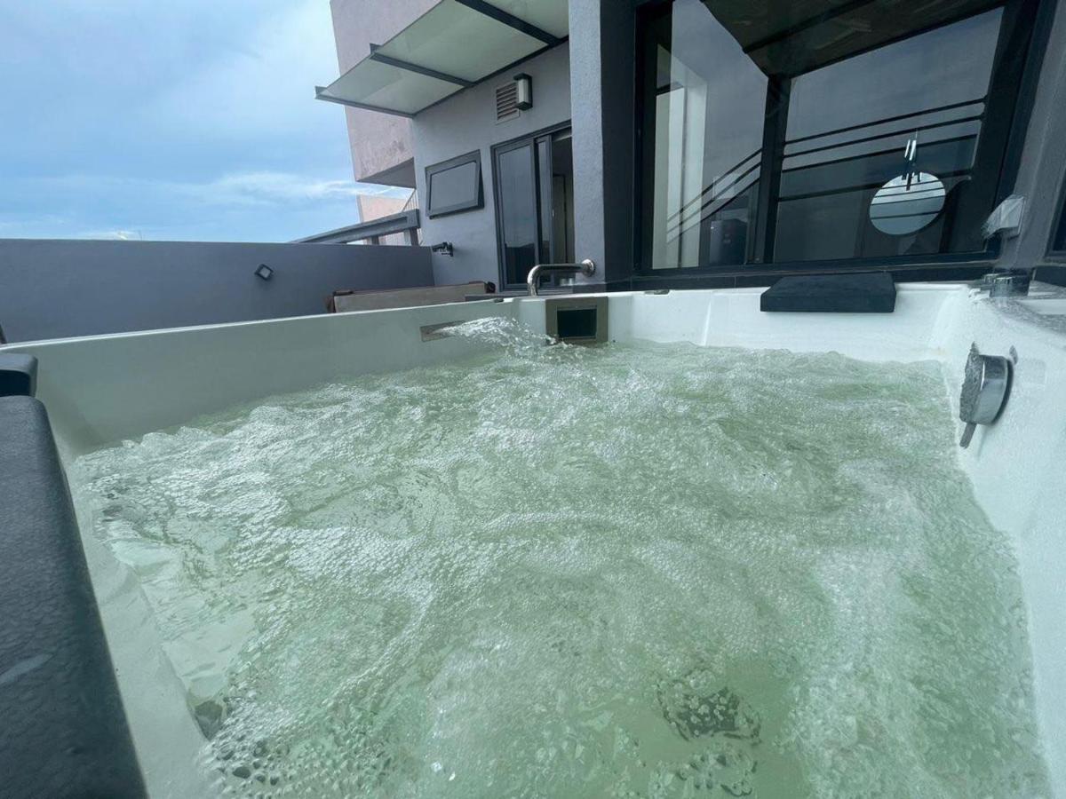 Imperio - Private Jacuzzi With Seacityview With Wifi * Malacca
